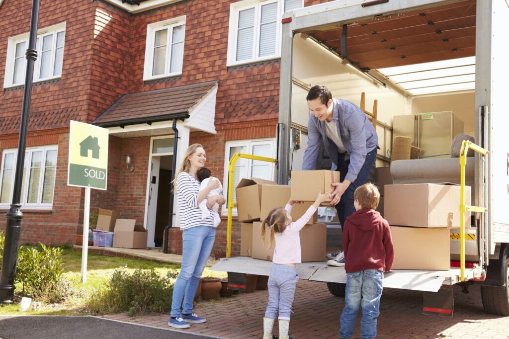 5 Questions To Consider When Choosing A Backloading Service For Your Next Move 1